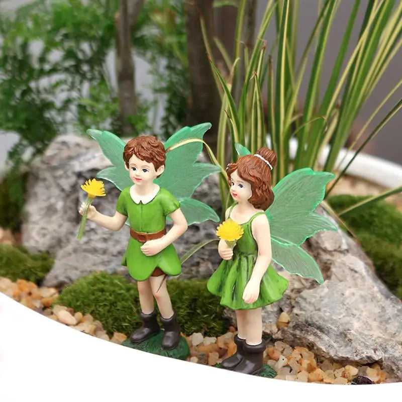figurines fées jardin vert jaune marron ailes lumineuses fleurs tenues miniature fantaisie extérieur