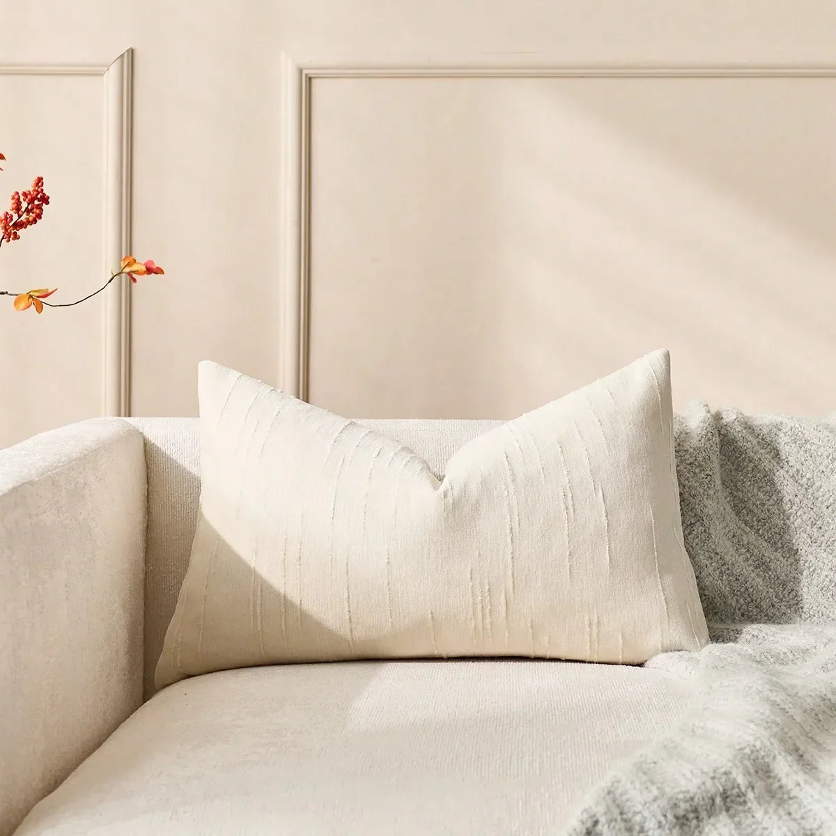 coussin decoratif moderne minimaliste 45x45cm texture striee couleur beige jaune blanc cassé