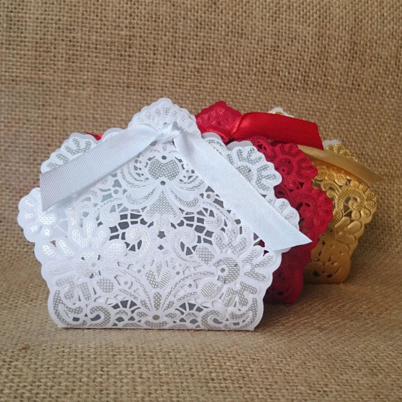 boîtes dragées rouge dentelle vintage élégantes 50 pièces carton opaques anniversaire mariage baptême
