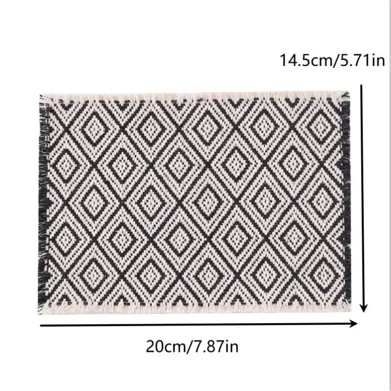 tapis decoratif miniature boheme geometrique noir beige figurines deco poupées accessoires maison jouets ethnique