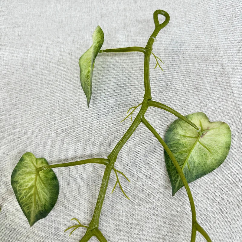 guirlande végétale artificielle feuilles ovales vert veinées tiges extérieure décoration naturelle exposition accrochée
