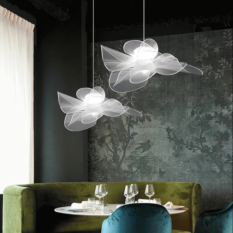 suspension lumineuse contemporaine blanc translucide floral abstraite filigrane minimaliste chambre salon