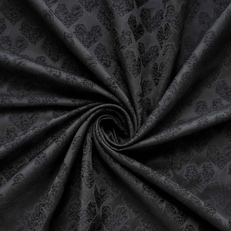 tissu gris foncé motif cœurs imprimés classique protection uv largeur 153cm opacity non visible