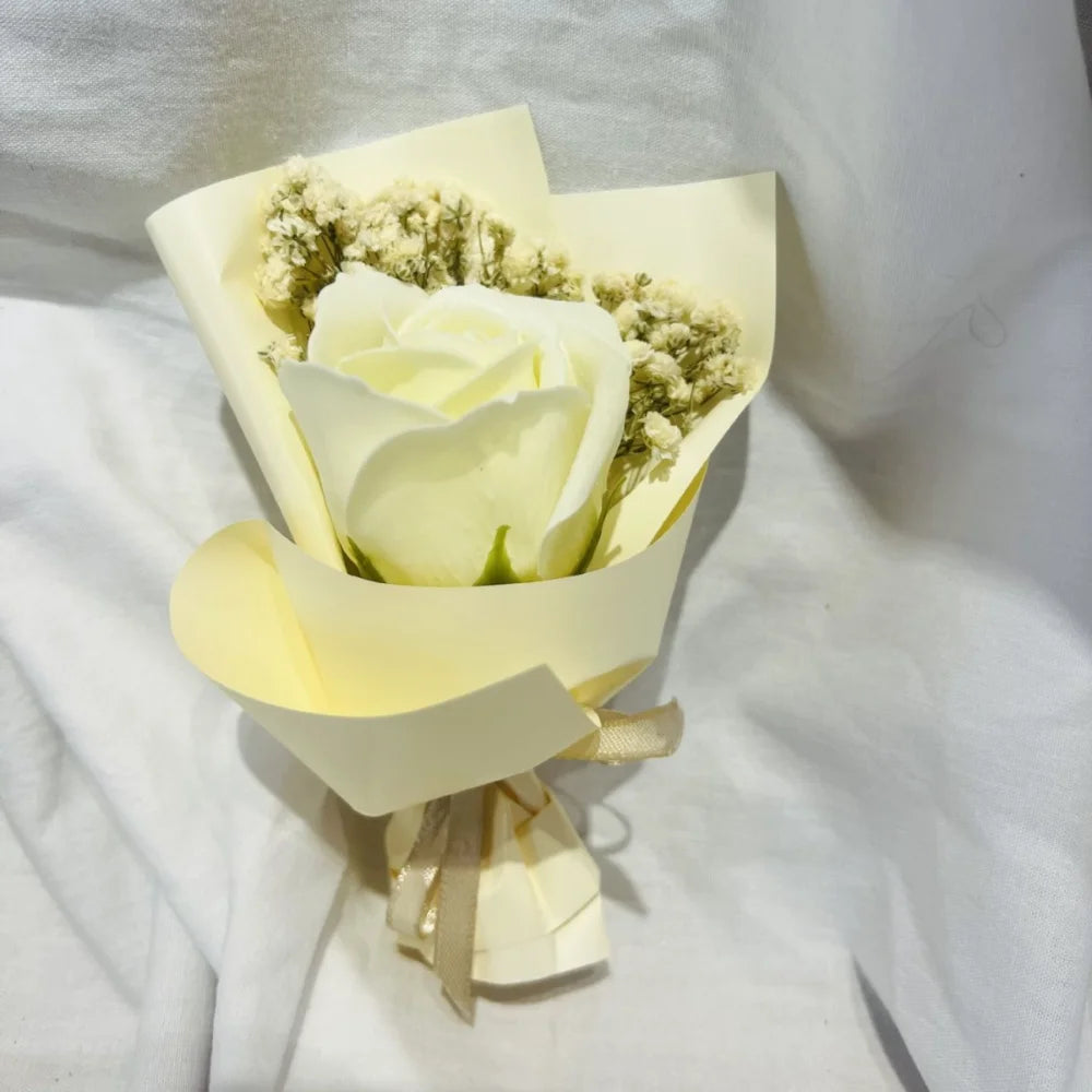 bouquet fleurs artificielles roses pâquerettes decoration intérieur saint valentin mariage anniversaire