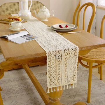 chemin table blanc dentelle fleurs vintage classique pompons décoration maison