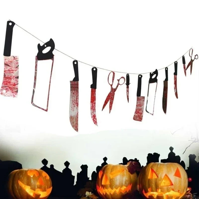 décoration halloween fanion sang rouge noir scies couteaux mains pieds clips festive