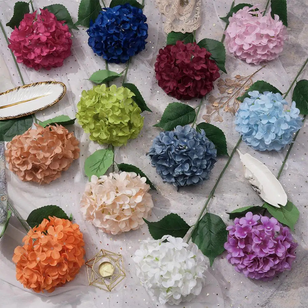bouquet fleurs artificielles hortensias blanc bleu rose vert orange violet intérieur vintage romantique