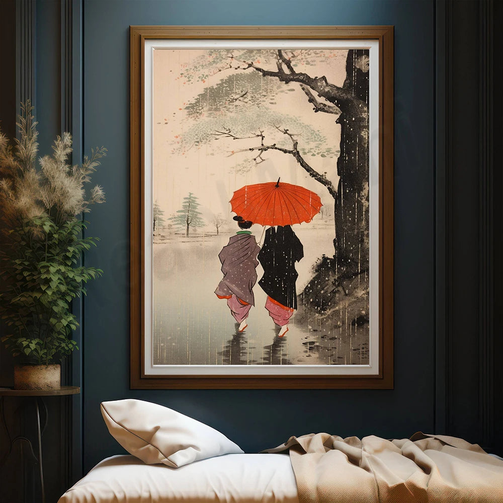 Deux personnes marchent sous la pluie, protégées par un parapluie rouge éclatant, dans un paysage forestier enneigé.