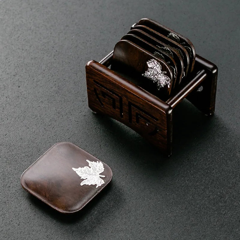 supports tasses saucers bois marron foncé motif feuille gravée traditionnels ensemble pièces boîte rangement