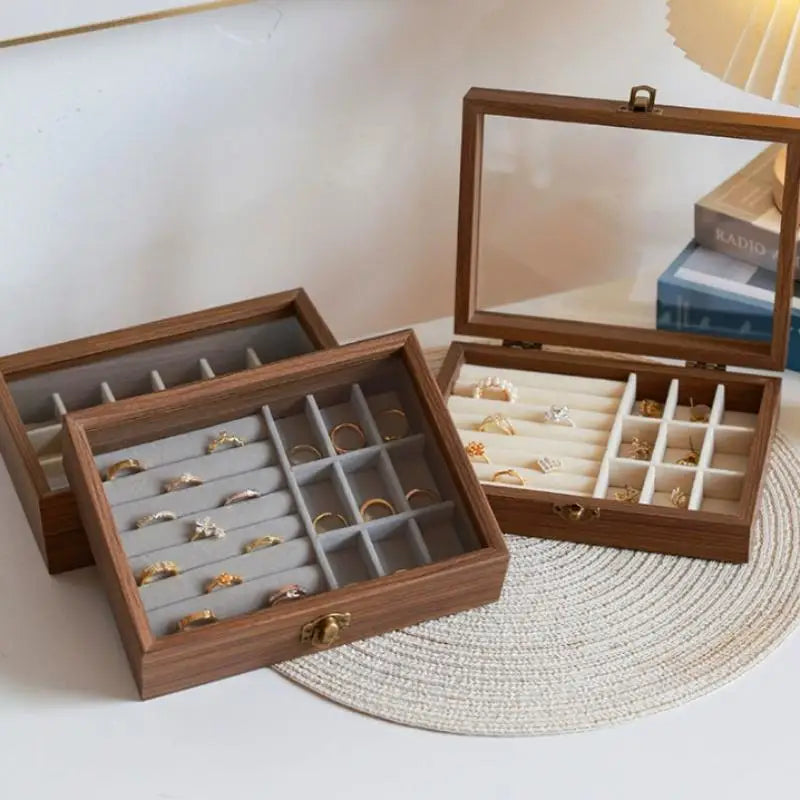 boîte bijoux bois marron verre transparent velours gris classique moderne cadenas doré rangement sécurité