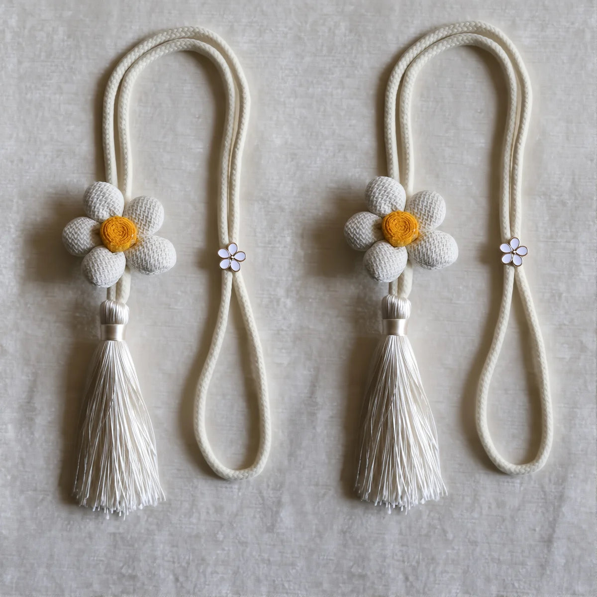décorations suspendues bohèmes fleurs pompons cordes tressées couleur naturelle artisanat chambre salon