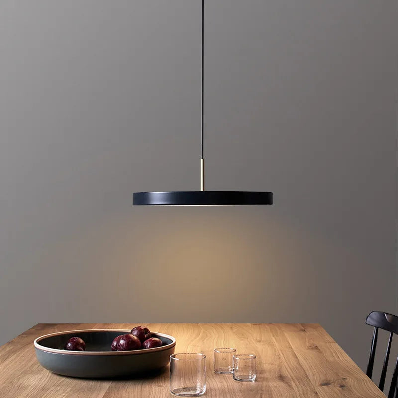 suspension lumineuse ronde opaque moderne noir câble électrique lumineuse salle manger facile