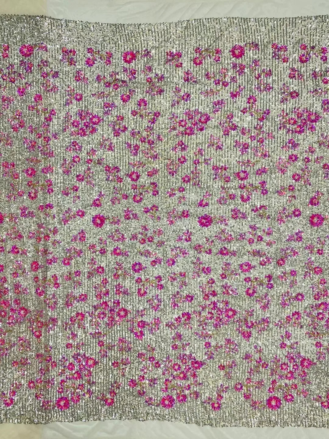 tissu dentelle paillettes mariage élégant argent rose doré vert fleurs