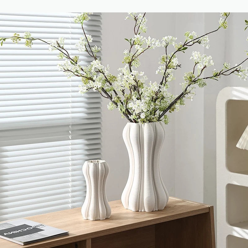 vase céramique blanc rayures ondulées moderne décoration intérieur plissé tridimensionnel transparent table