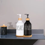 distributeur savon liquide cuisine pompe bois bouteille blanche noire vaisselle mains pot verre