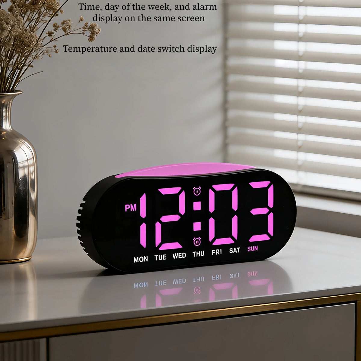 réveil numérique LED moderne affichage température date alarmes snooze luminoise couleurs noir bleu vert
