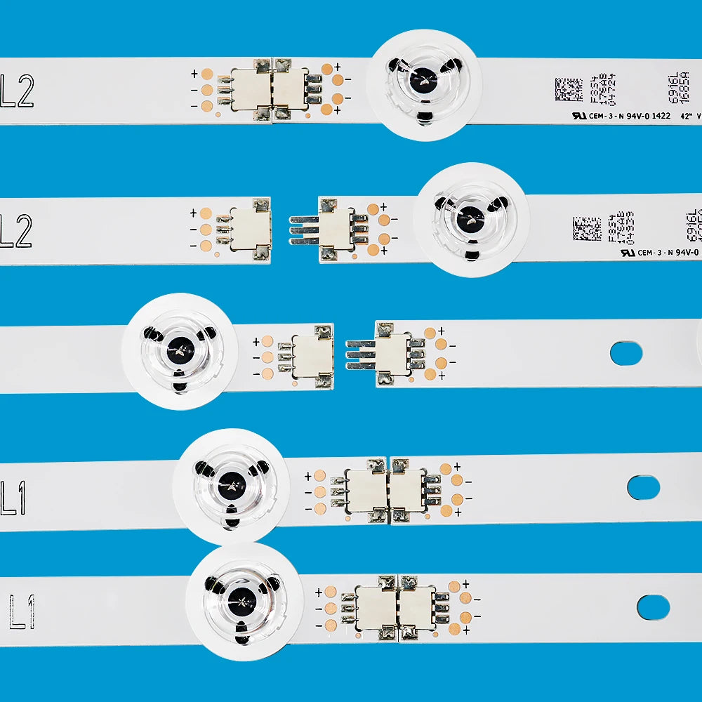 ruban led blanc connecteurs électriques étiquettes qr codes modernes réparation télévision