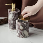 ensemble salle bain marbre violet blanc élégant distributeur savon diffuseur huiles essentielles porte gobelet