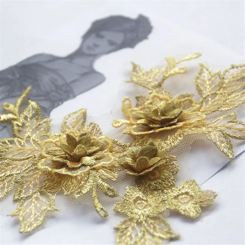 appliques decoratives dentelle fleurs feuilles rouge noir bleu royal rose foncé doré blanc