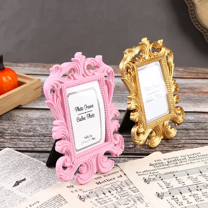 cadres photo vintage baroques rose noir blanc or volutes floraux partitions musicales potiron assiette