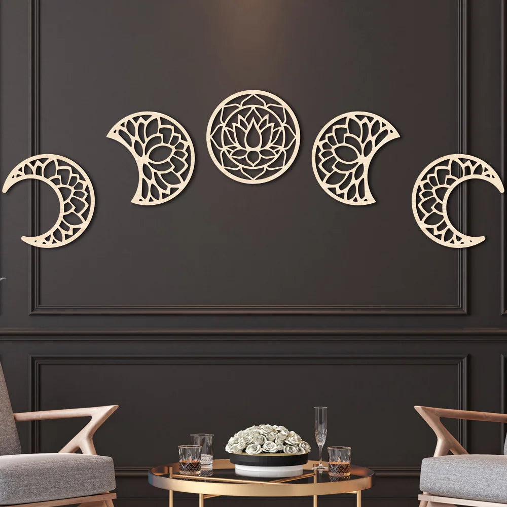 décoration murale bois lune motifs floraux noir marron clair bohème spirituel chambre salon