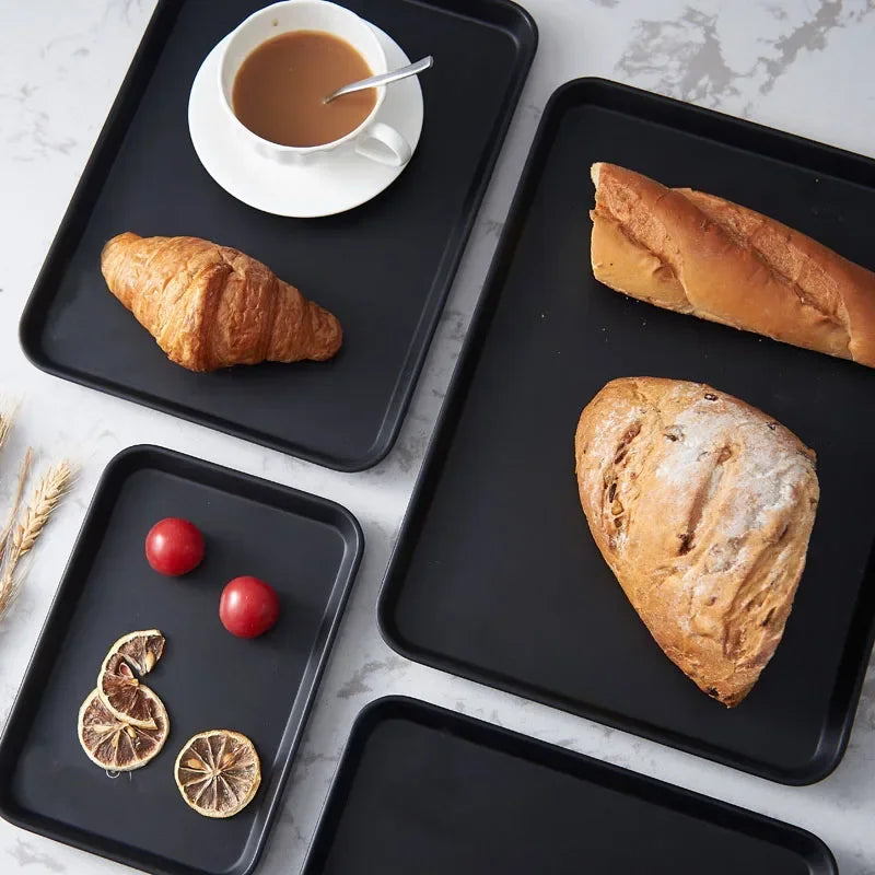 assiettes plats modernes blanc noir cuisine rangement fruits desserts petit déjeuner