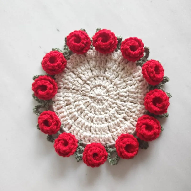 coussin crocheté motif floral artisanal couleur rouge rose orange jaune violet