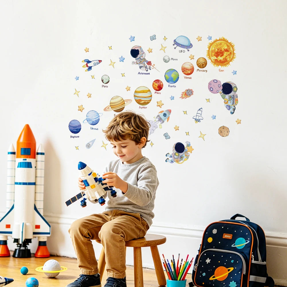stickers muraux spatial planètes astronautes fusées étoiles multicolores illustratifs enfantins adhésifs chambre enfants decoration