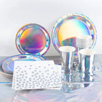 assiettes argent iridescentes gobelets serviettes nappe festive mariage anniversaire noel