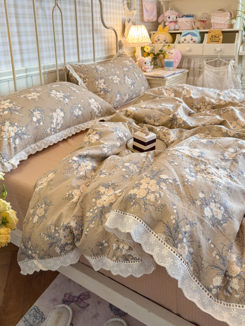 ensemble literie floral vintage housse couette taies d'oreiller fleurs roses vertes bordure dentelle blanc
