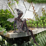 ornement extérieur statue fée assise résine détails floraux blanc marron fantastique