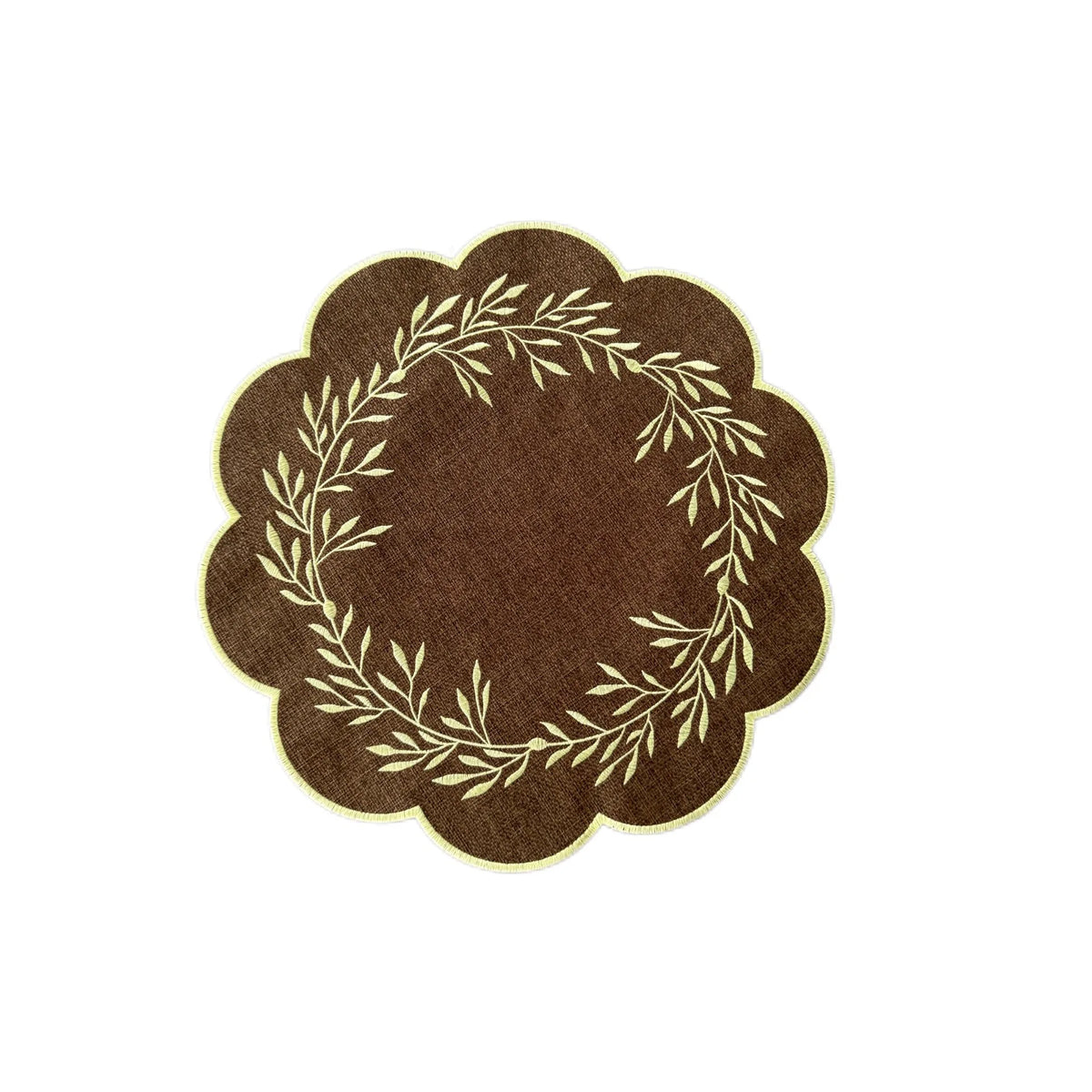 tapis table classique marron gris vert orange rouge guirlande feuilles blanches bordure dentelée 38cm