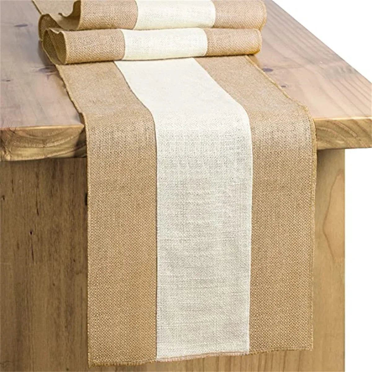 nappe tissée rustique beige marron bandes horizontales fleurs vase blanc couverts argentés chaises croisées