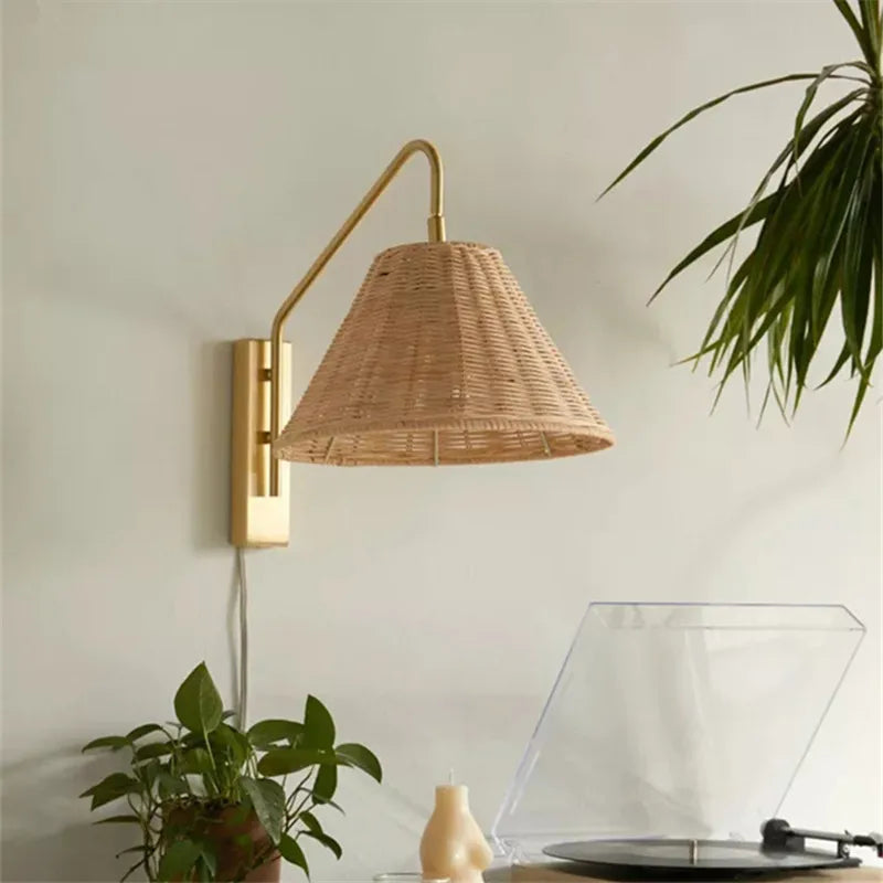 lampe murale moderne tissée rotin beige clair éclairage quotidien fixée mur câble électrique
