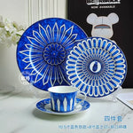 assiettes bleu motif floral tasse blanc classique opacité