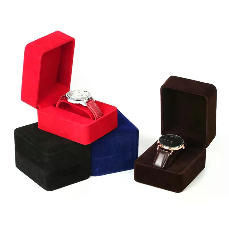 boîte velours montre classique bleu rouge noir coffret rangement horlogerie emballage protection bijoux