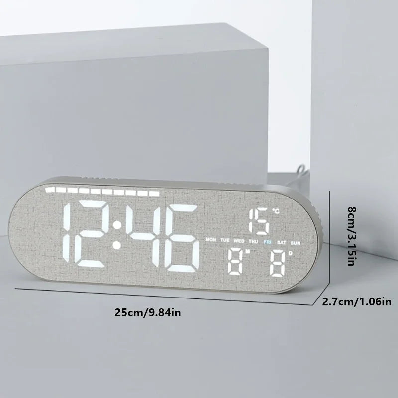 horloge numérique moderne bois naturel affiche heure date température humidité salon minimaliste