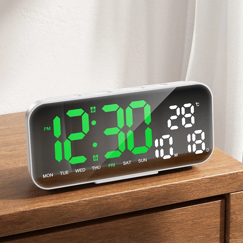 horloge numérique moderne écran led noir bleu blanc réglable luminosité affiche température compteur semaine
