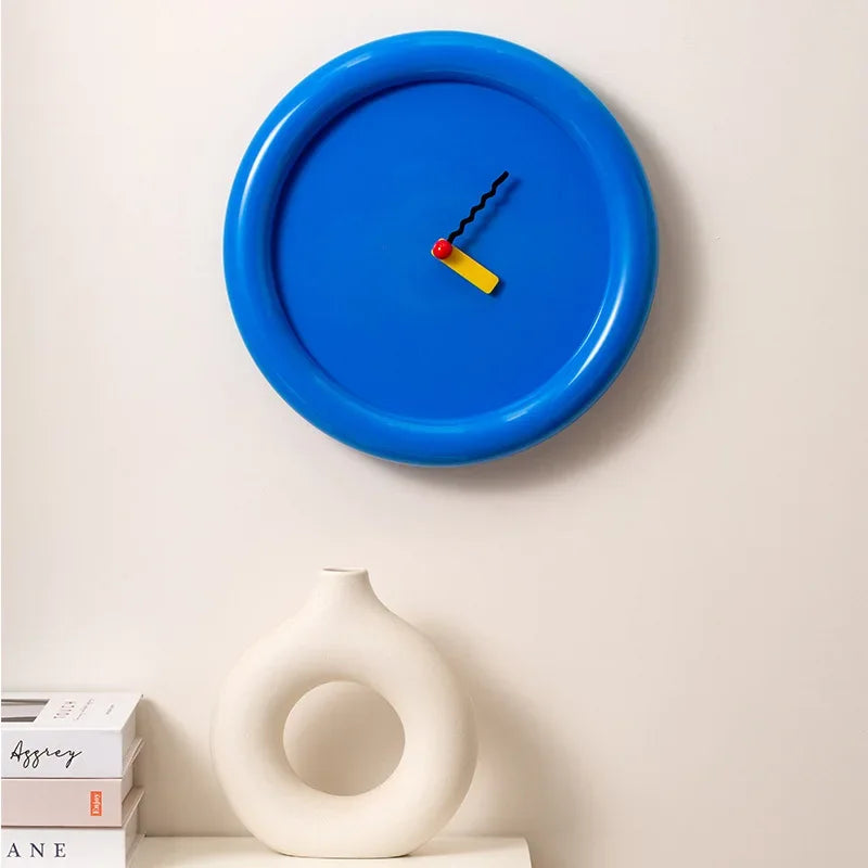 horloge murale moderne aiguilles originales minimaliste couleur jaune rouge bleu blanc
