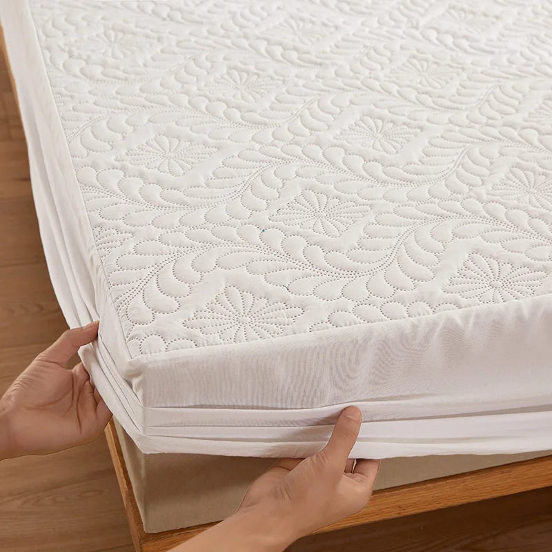protège matelas imperméable blanc broderie florale classique lit chambre douce confortable