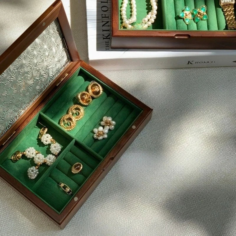 boîte bijoux bois vert vitre opaque motif floral poignée classique porte bijoux
