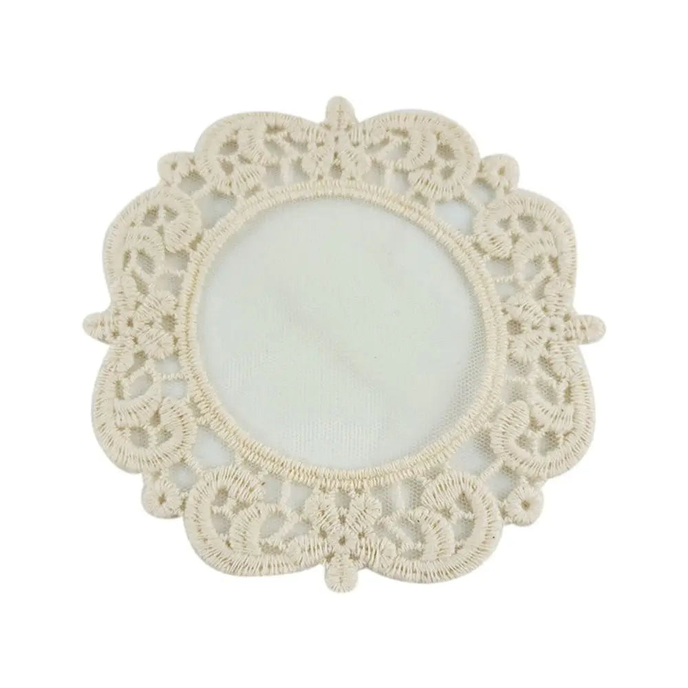 serviettes table brodées dentelle blanc beige classique maison cuisine festives vintage