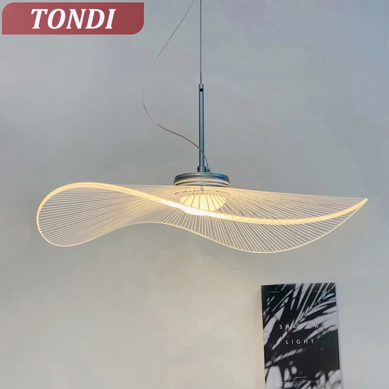 lampe suspendue contemporaine blanc ligne radiale minimaliste chambre salon étude
