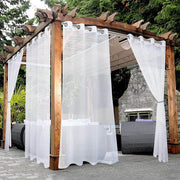 rideau extérieur blanc gris transparent plis contemporain tringle métallique decoration patio pergola