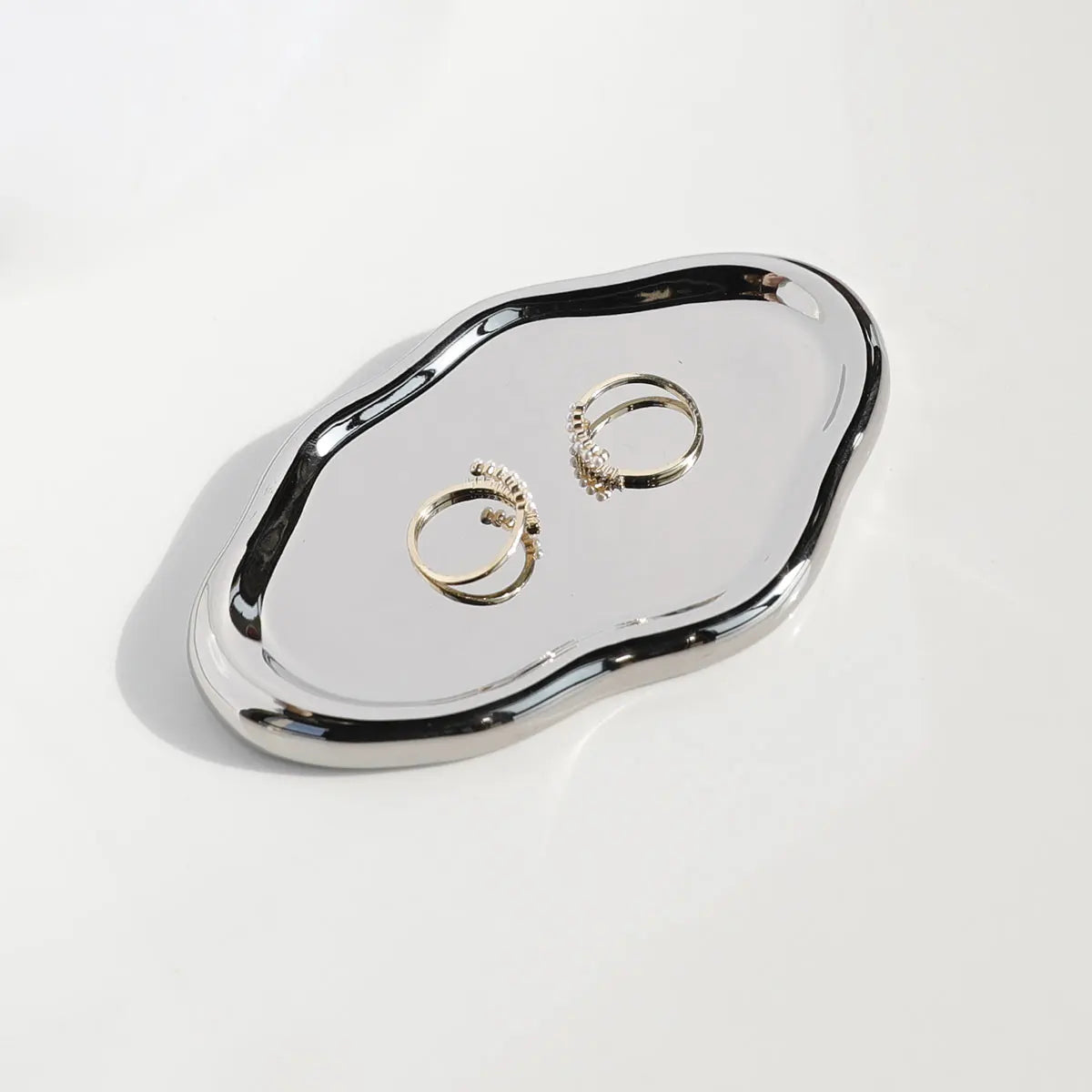 support bijoux argenté moderne plateau lisse brillant rangement clés ornement