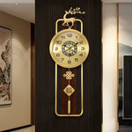 horloge murale chinoise bien être or bois fixation cadran métal motif caractère