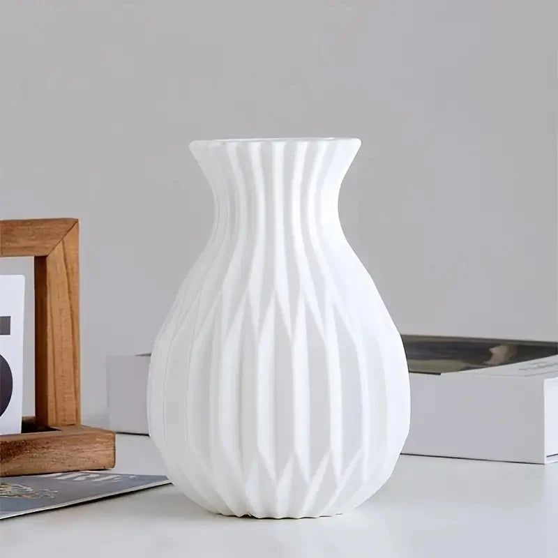 vase blanc moderne rayures verticales décoration intérieure bouquets artificiels salon