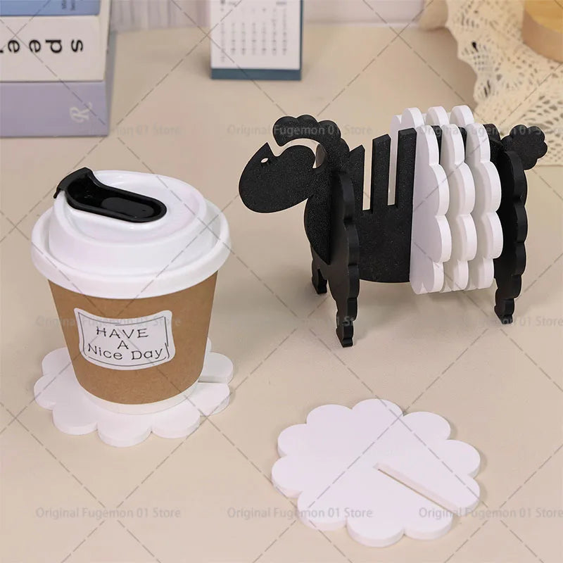 porte tasse mouton noir blanc laine ondulée sous verres nuages modernes