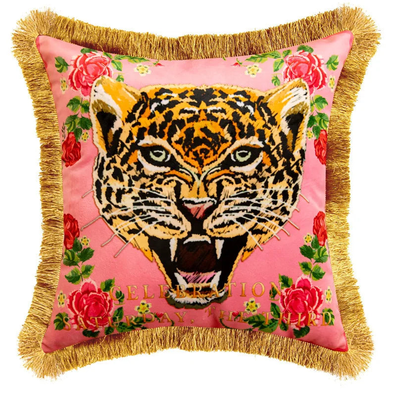 housse coussin velours rose motif léopard fleurs franges dorées décoration canapé chambre vintage