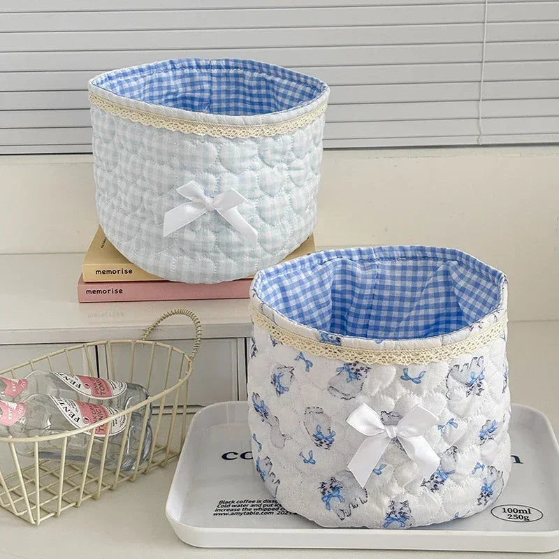 panier rangement blanc bleu rose vichy broderie vintage décoratif boucle ruban organisation jouets